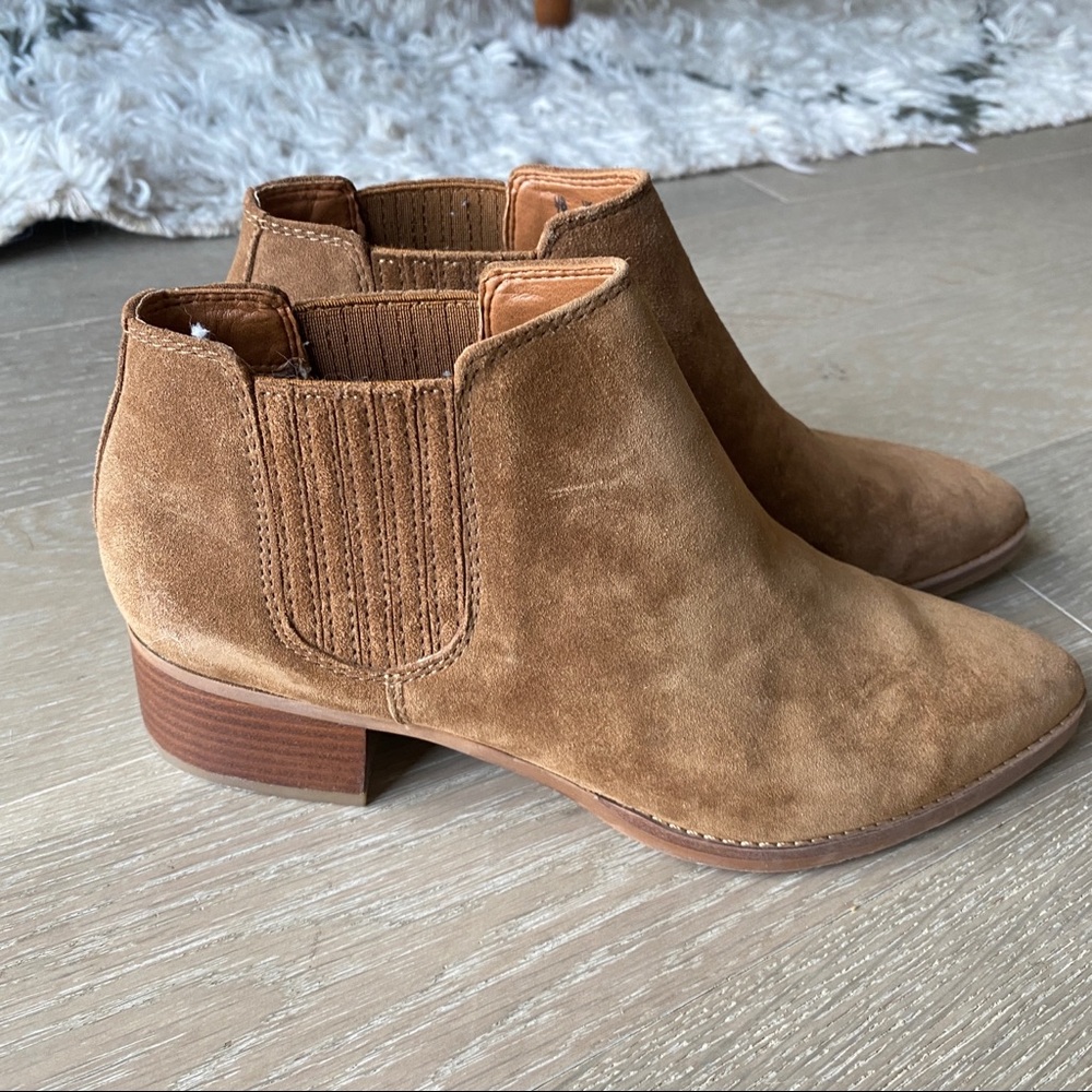 Brown suede booties - Picture 1 of 5
